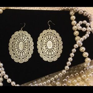 💥Statement Earrings Silver Tone Lace Detailing💥